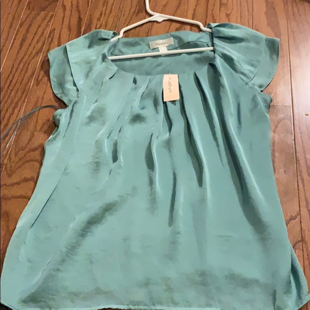 Short sleeve shirt satin.